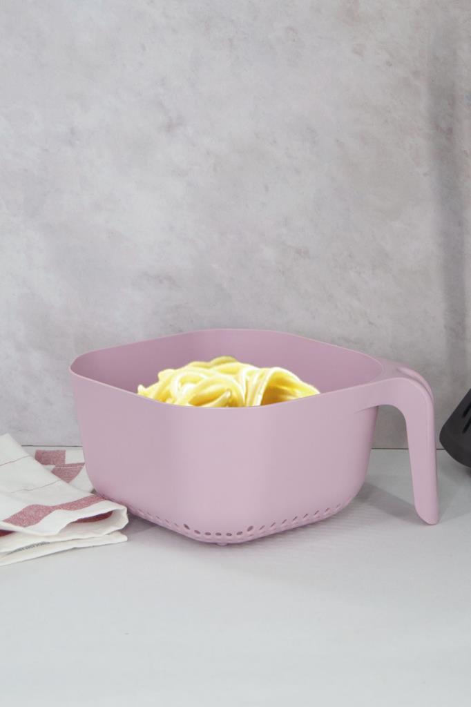Pembe, Kare Makarna Süzgeci